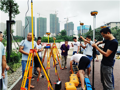 新手學(xué)測量視頻學(xué)習(xí)還是參加實(shí)戰(zhàn)培訓(xùn)班好？