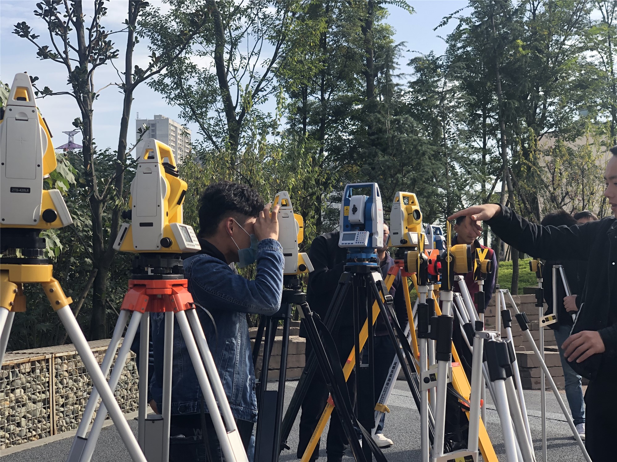 校正水準(zhǔn)儀和全站儀的方法