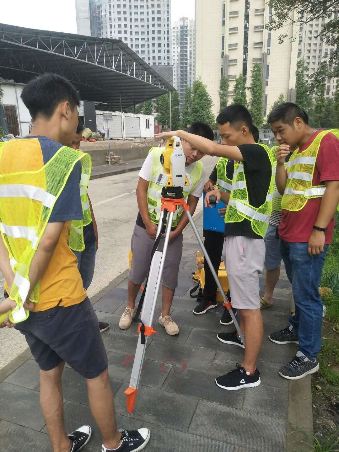 GPS在工程測(cè)量中的運(yùn)用——變形監(jiān)測(cè)和水下地形測(cè)繪