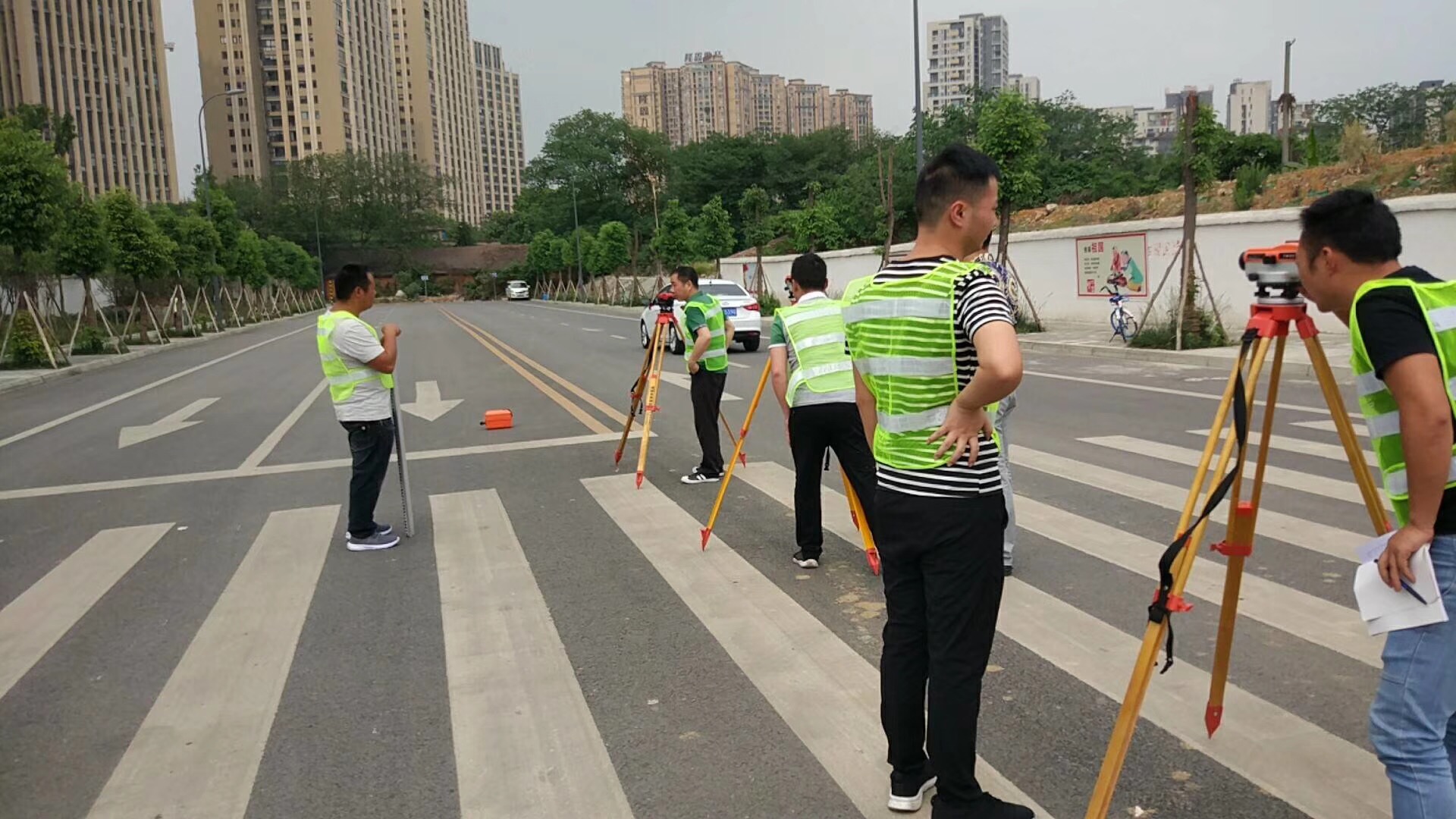 市政資料員的崗位要求有哪些？--資料員必須具有市政工程相關(guān)專業(yè)中等專業(yè)以上的文化程度，具有定的文書處理能力。??