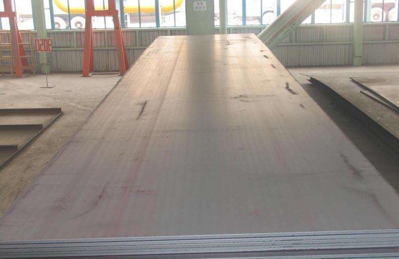 鋼結構的原材料般常用什么來構架？--汽車制造專用優(yōu)質碳素結構鋼熱軋鋼板：用于制造汽車車架、橫梁、大梁、車廂箱體、駕駛室及發(fā)動機罩等。