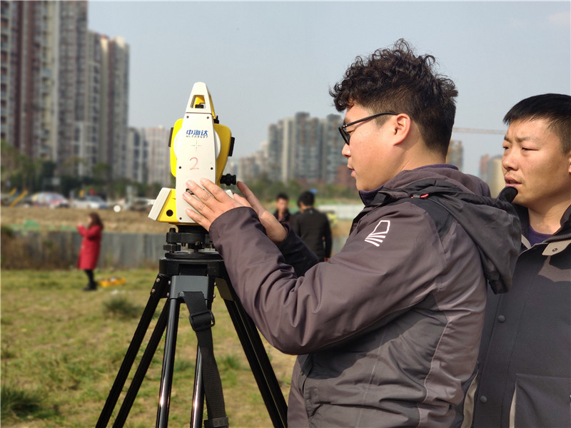 測量員都學(xué)些什么儀器和軟件？新手學(xué)測量去哪里比較好？